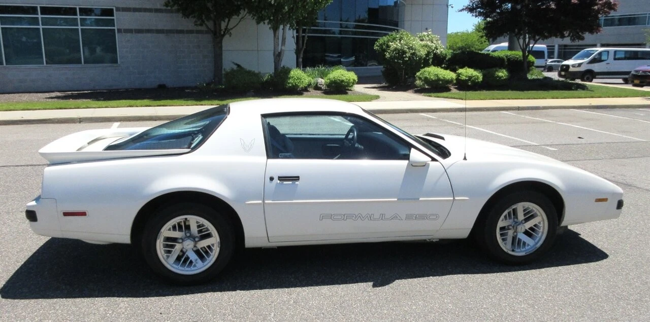 1990 Pontiac Firebird Formula 3rd Gen - Image 10 of 24