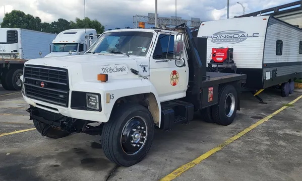 1990 Ford 700