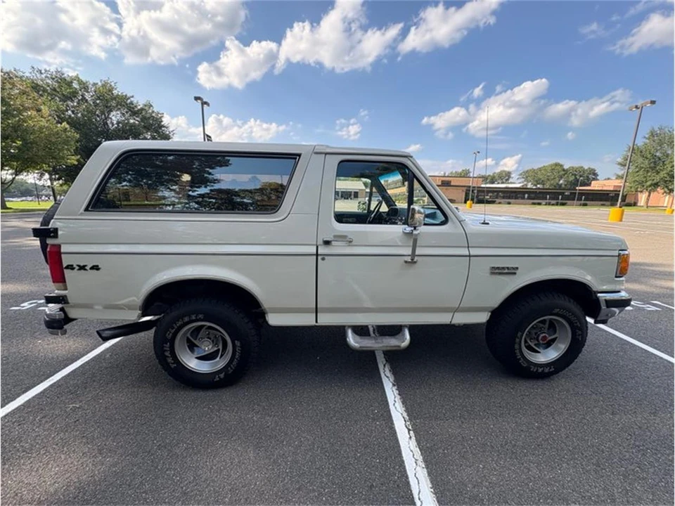 1990 Ford Bronco 4th Gen - Image 3 of 10