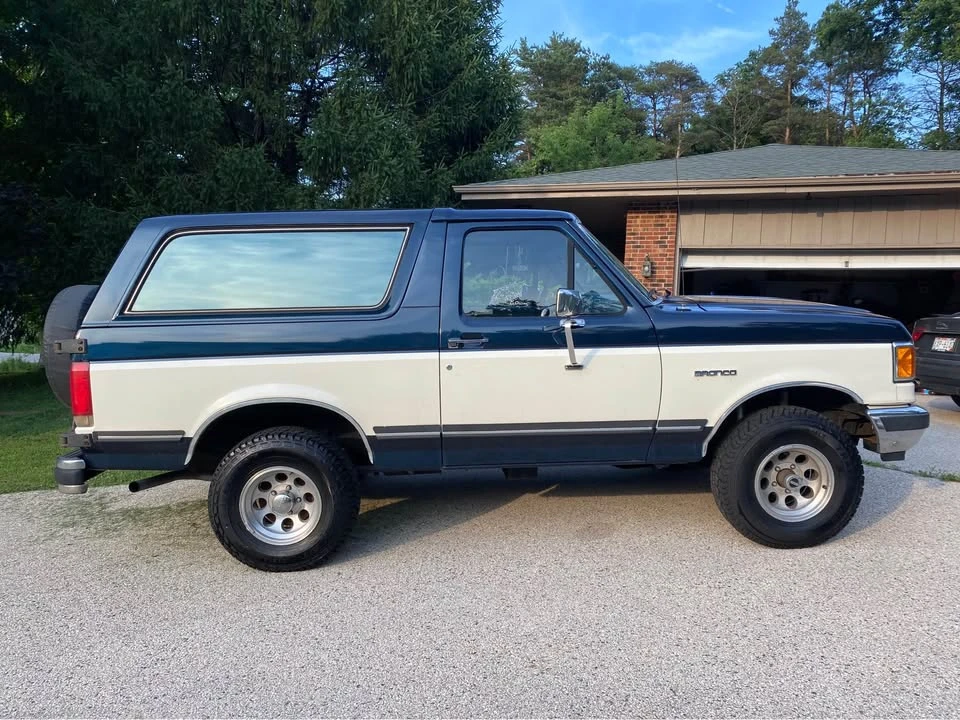 1990 Ford Bronco 4th Gen - Image 2 of 19