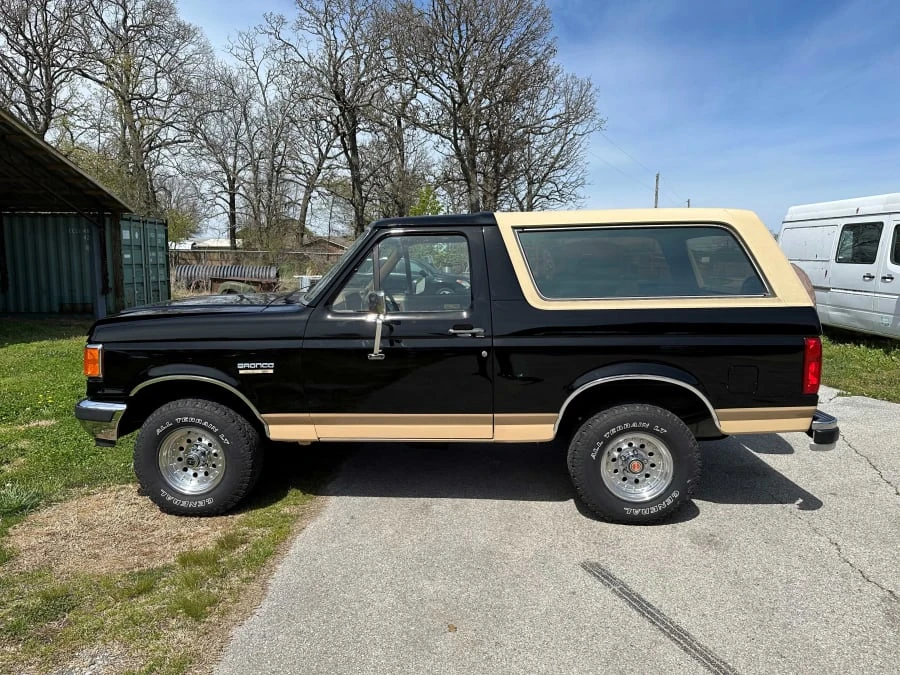 1990 Ford Bronco 4th Gen - Image 2 of 11