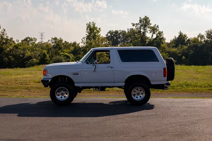 1990 Ford Bronco 4th Gen - Image 2 of 31