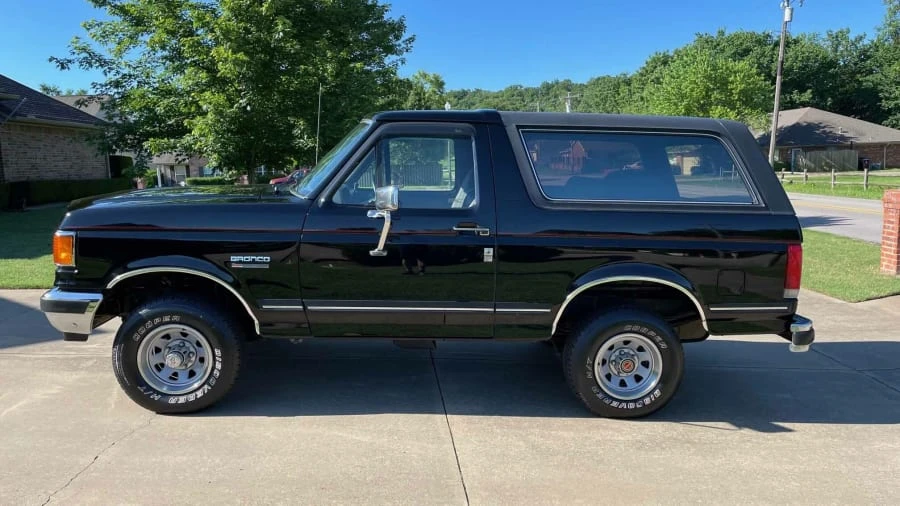 1990 Ford Bronco 4th Gen - Image 2 of 31