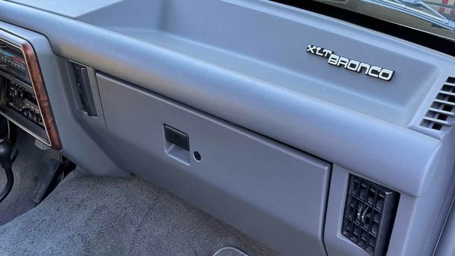 1990 Ford Bronco 4th Gen - Image 17 of 31
