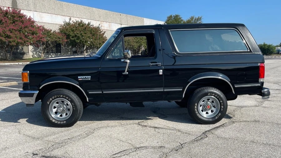 1990 Ford Bronco 4th Gen - Image 2 of 10