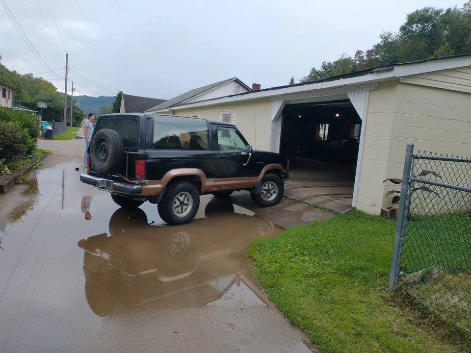 1990 Ford Bronco 4th Gen - Image 2 of 5