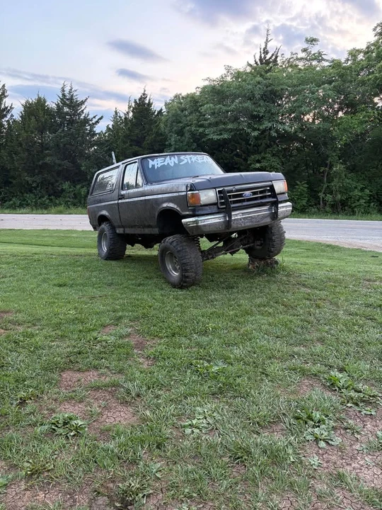 1990 Ford Bronco 4th Gen - Image 2 of 9