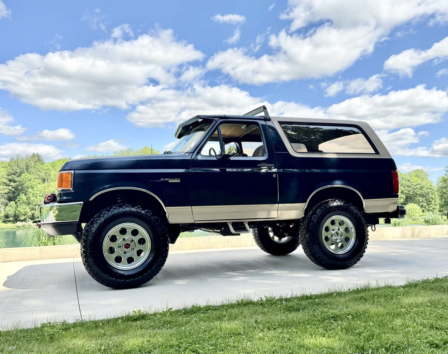 1990 Ford Bronco 4th Gen - Image 2 of 31