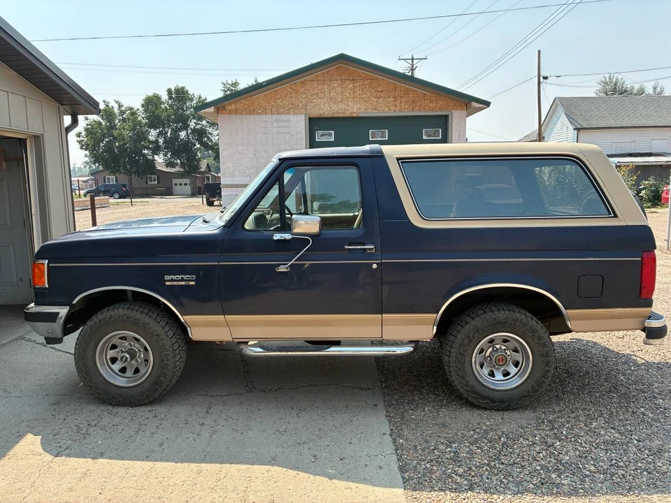 1990 Ford Bronco 4th Gen - Image 2 of 16
