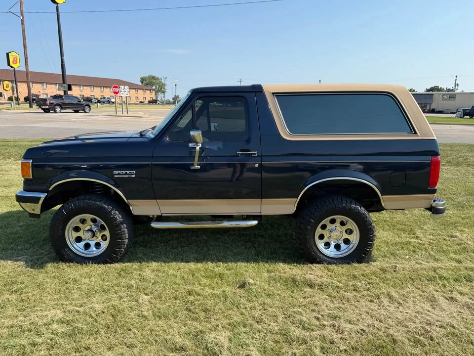 1990 Ford Bronco 4th Gen - Image 2 of 9