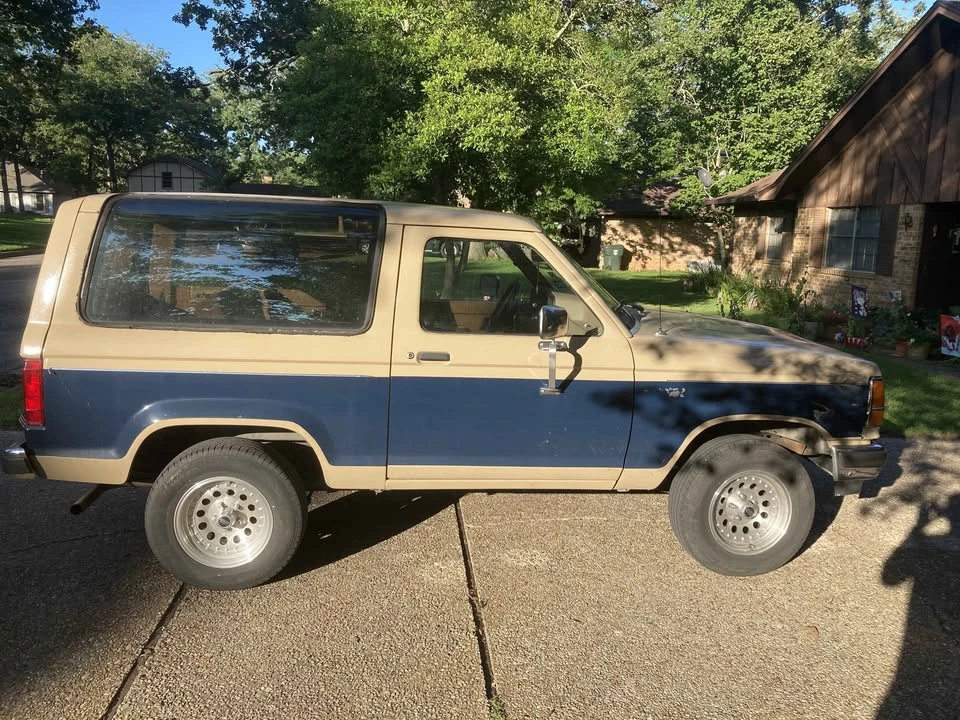 1990 Ford Bronco 4th Gen - Image 2 of 13