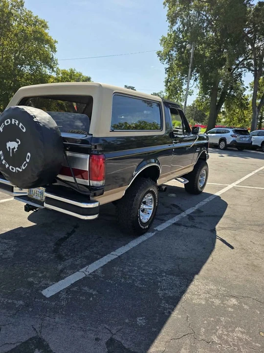 1990 Ford Bronco 4th Gen - Image 2 of 3