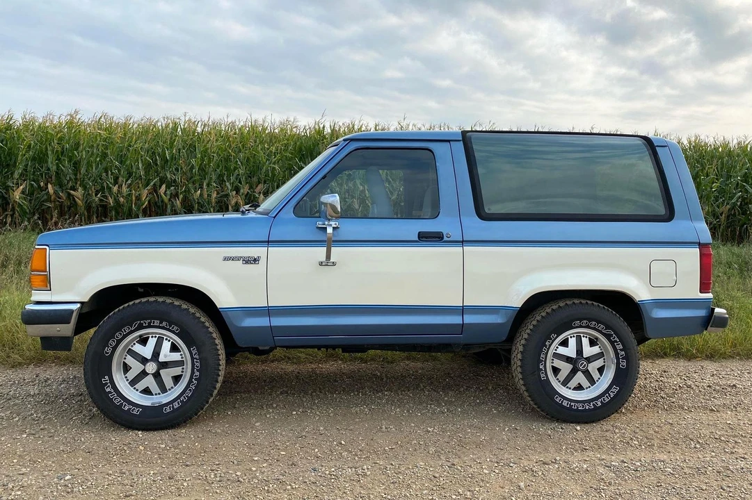 1990 Ford Bronco II - Image 3 of 31