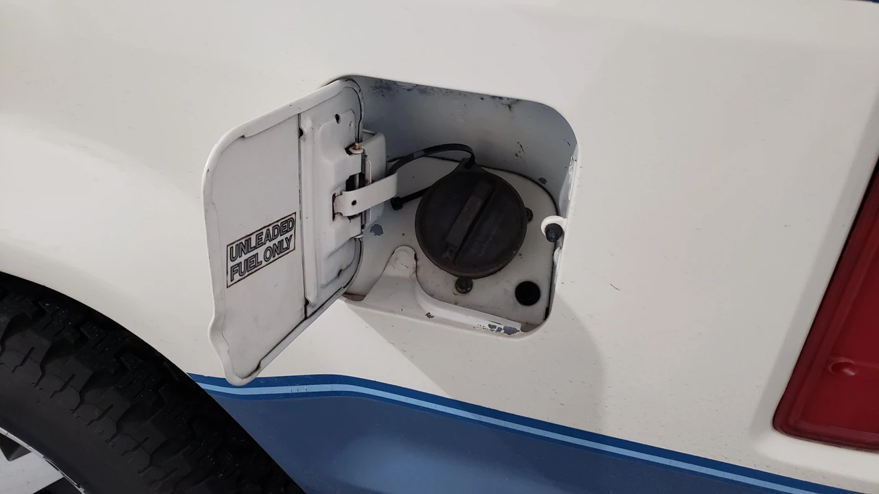 1990 Ford Bronco II - Image 26 of 31