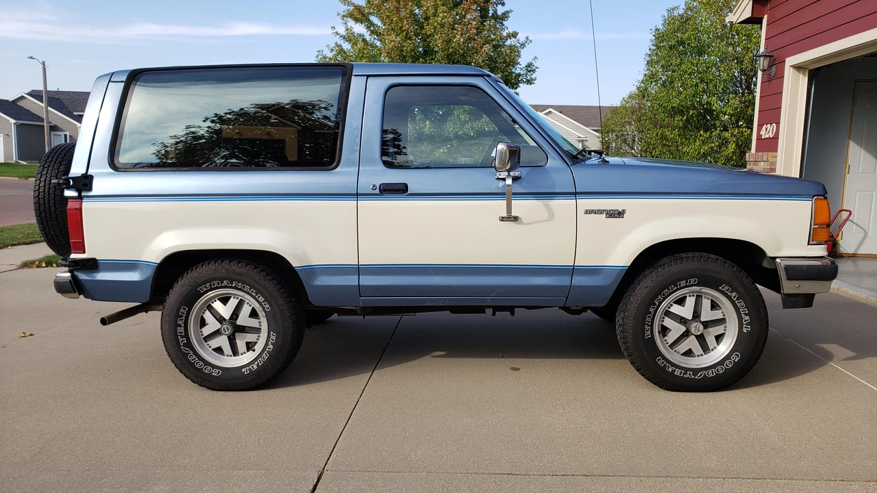 1990 Ford Bronco II - Image 16 of 31