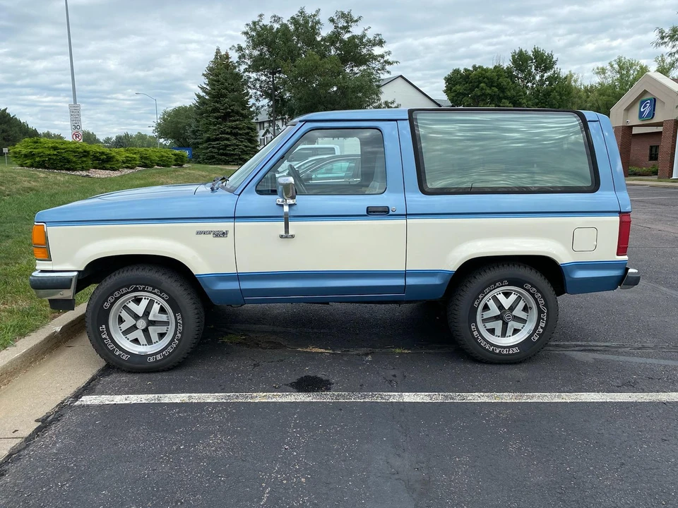 1990 Ford Bronco II - Image 8 of 31