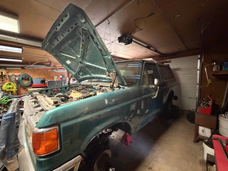 1990 Ford Bronco 4th Gen - Image 2 of 8