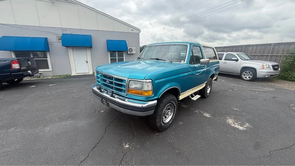 1990 Ford Bronco 4th Gen - Image 2 of 10