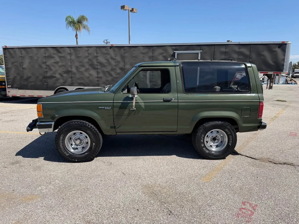 1990 Ford Bronco 4th Gen - Image 2 of 10