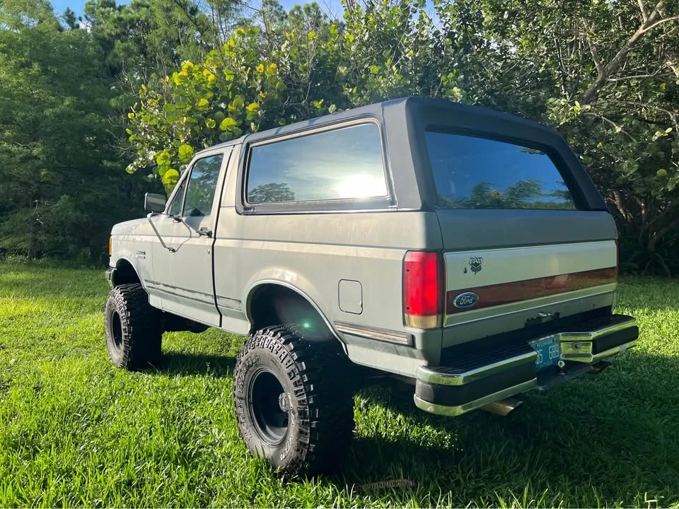 1990 Ford Bronco 4th Gen - Image 2 of 17