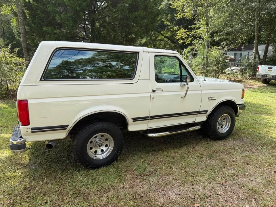 1990 Ford Bronco 4th Gen - Image 2 of 16
