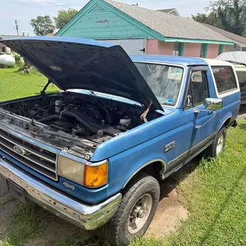 1990 Ford Bronco XLT Sport Utility