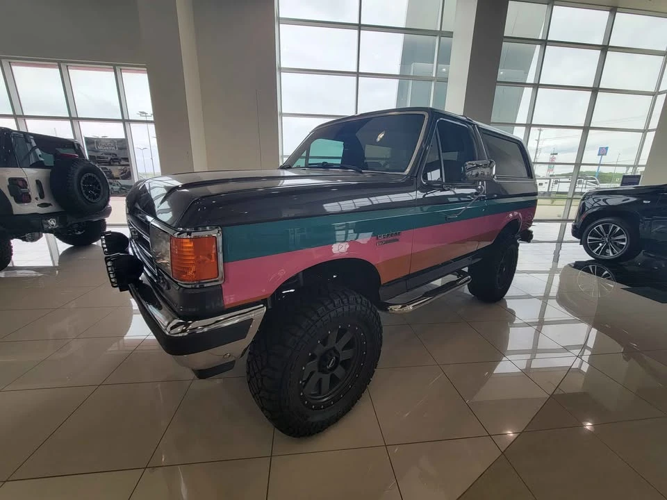 1990 Ford Bronco 4th Gen - Image 2 of 20