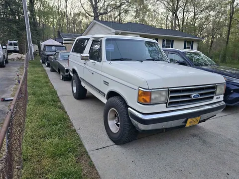1990 Ford Bronco XLT Sport Utility 2D