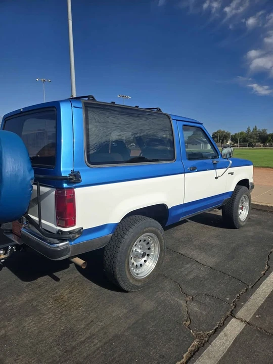 1990 Ford Bronco 4th Gen - Image 2 of 15