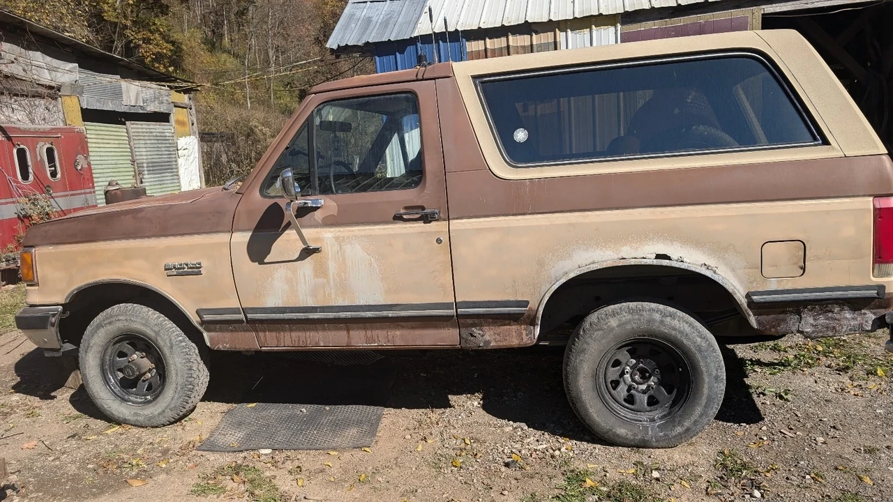1990 Ford Bronco 4th Gen - Image 5 of 18