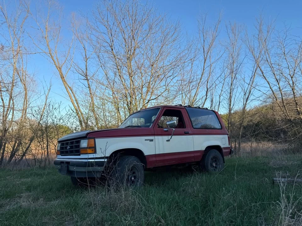 1990 Ford Bronco 4th Gen - Image 2 of 9