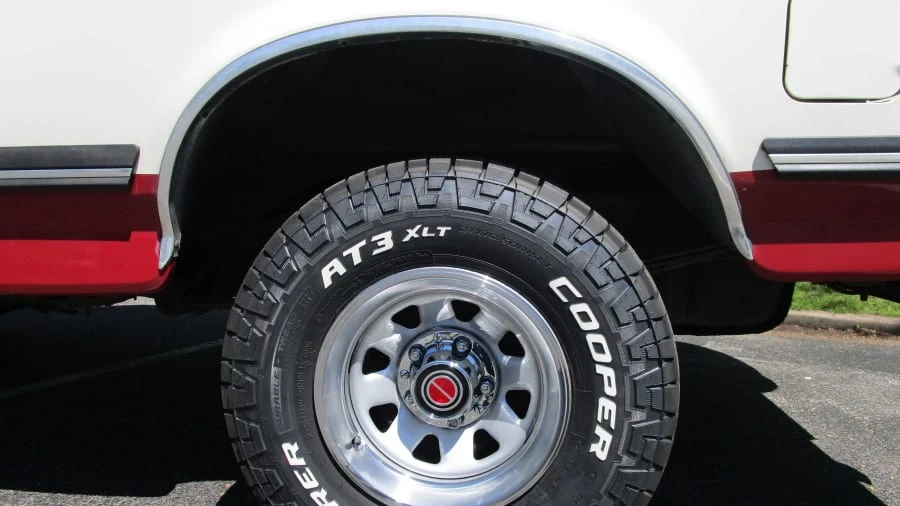 1990 Ford Bronco 4th Gen - Image 2 of 17