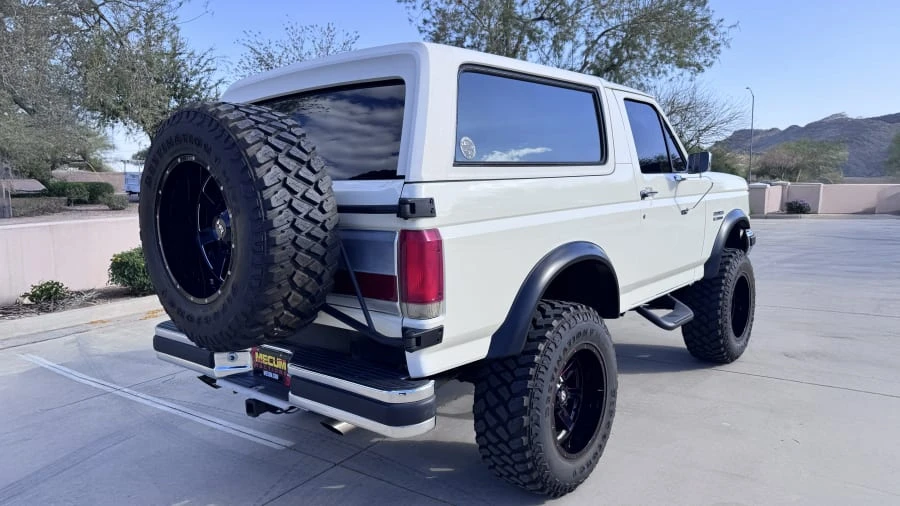 1990 Ford Bronco 4th Gen - Image 2 of 18