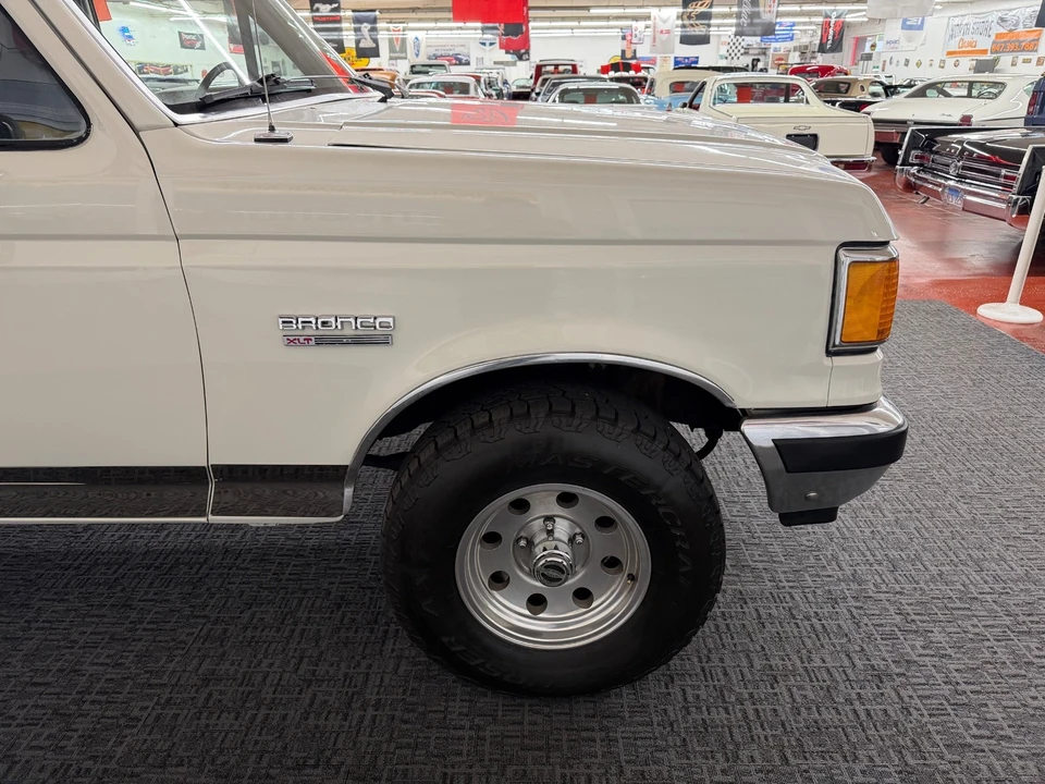 1990 Ford Bronco 4th Gen - Image 16 of 21