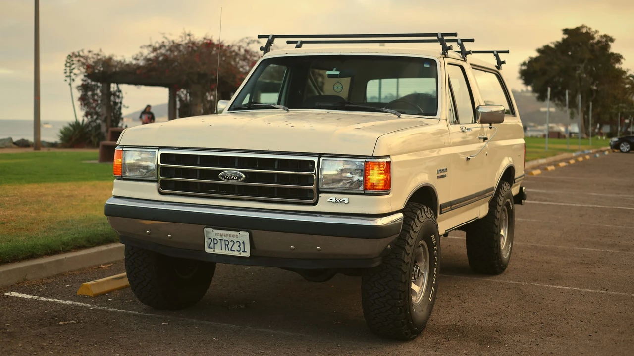 1990 Ford Bronco 4th Gen - Image 2 of 31