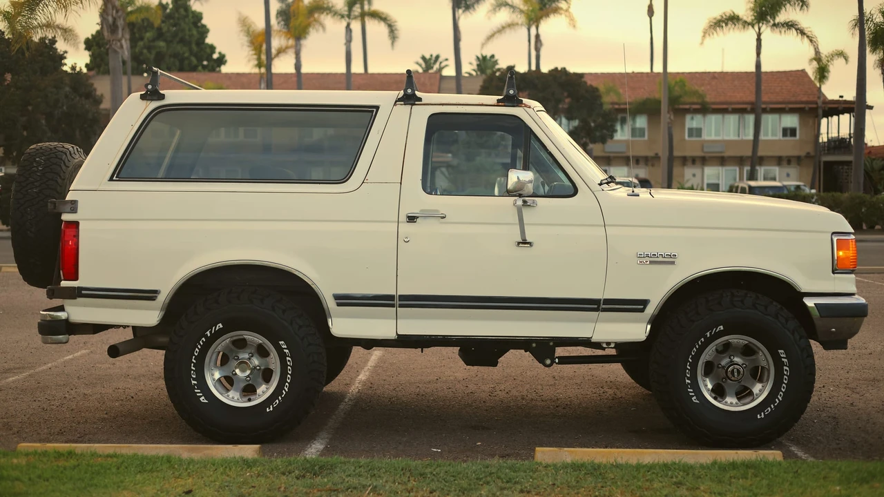 1990 Ford Bronco 4th Gen - Image 5 of 31