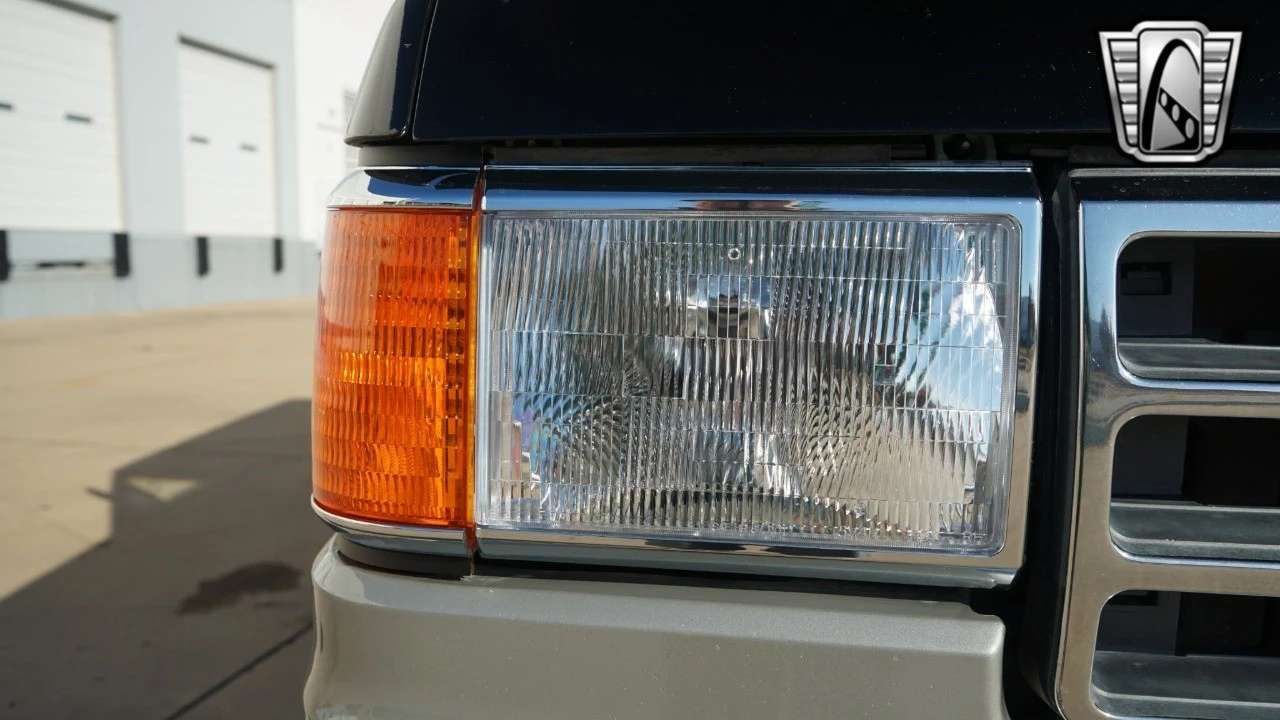 1990 Ford Bronco 4th Gen - Image 15 of 21