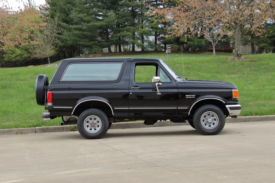 1990 Ford Bronco 4th Gen - Image 2 of 31