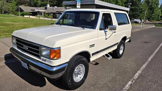 1990 Ford Bronco XLT 2dr SUV