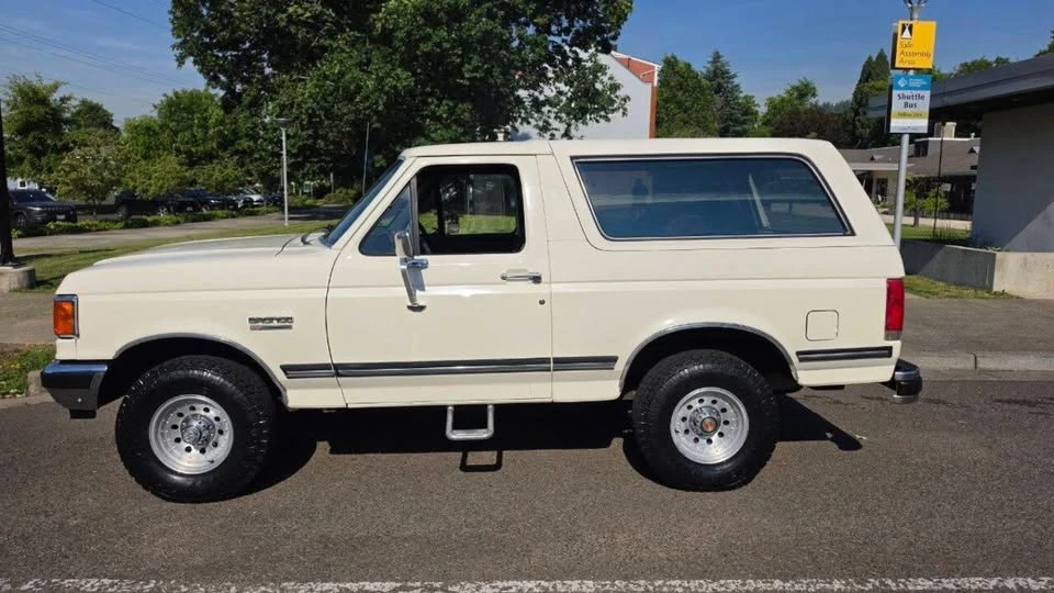 1990 Ford Bronco 4th Gen - Image 9 of 16
