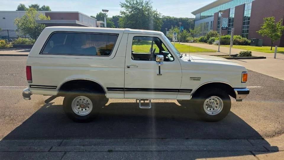 1990 Ford Bronco 4th Gen - Image 4 of 16