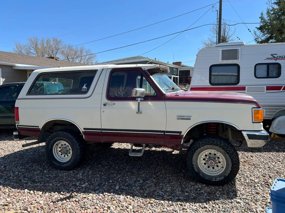 1990 Ford Bronco 4th Gen - Image 2 of 11