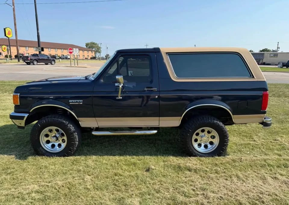 1990 Ford Bronco 4th Gen - Image 2 of 5