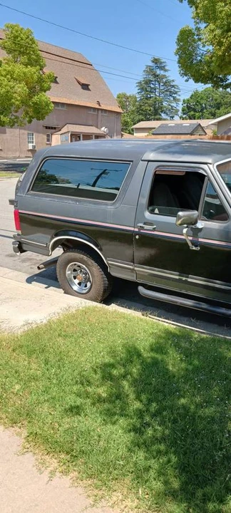 1990 Ford Bronco 4th Gen - Image 2 of 11