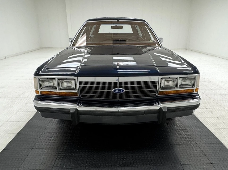 1990 Ford Country Squire - Image 8 of 31