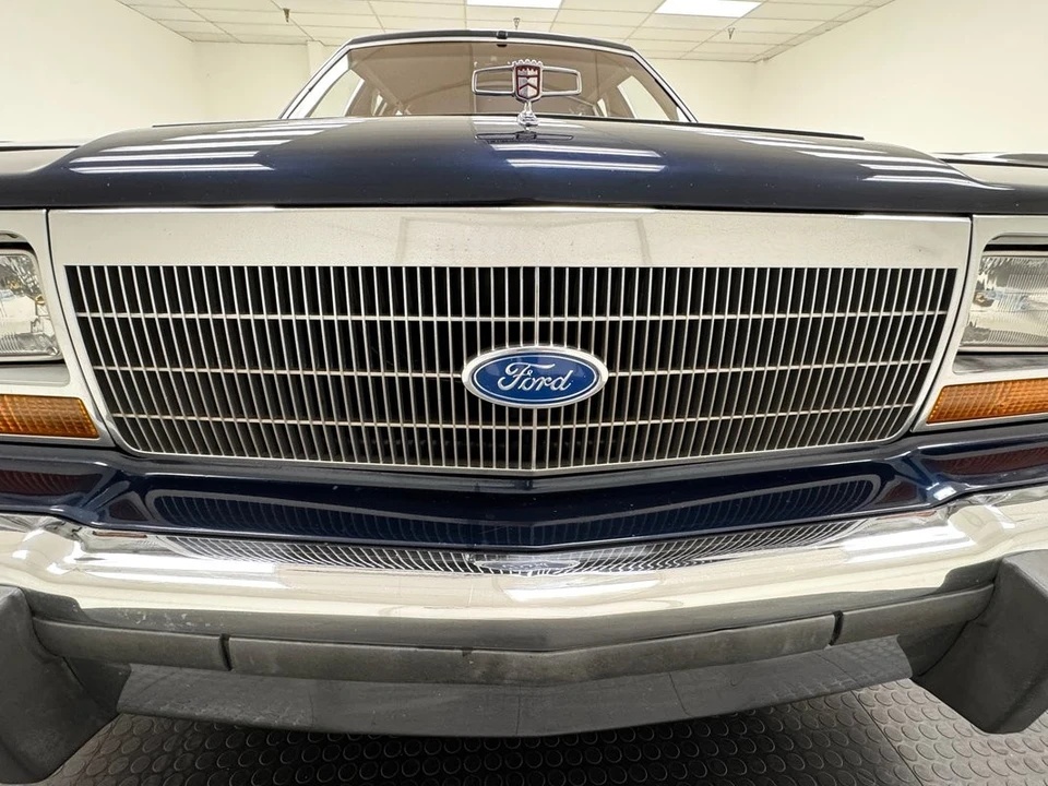 1990 Ford Country Squire - Image 10 of 12