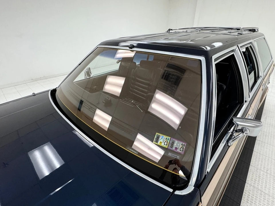 1990 Ford Country Squire - Image 13 of 31