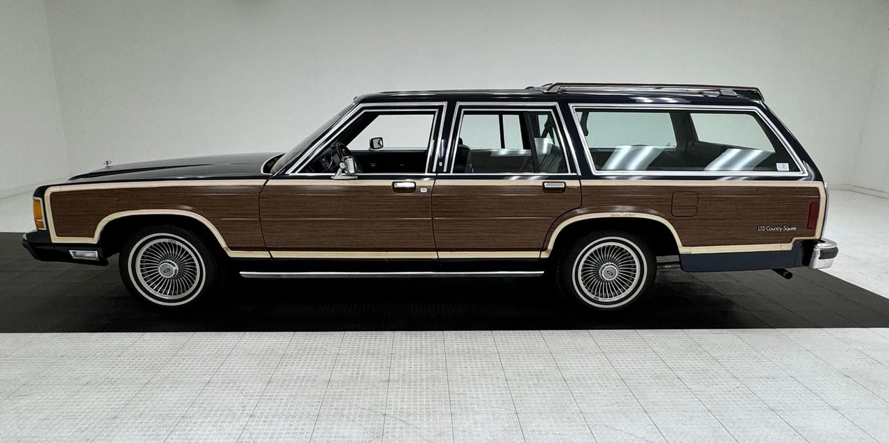 1990 Ford Country Squire - Image 2 of 31