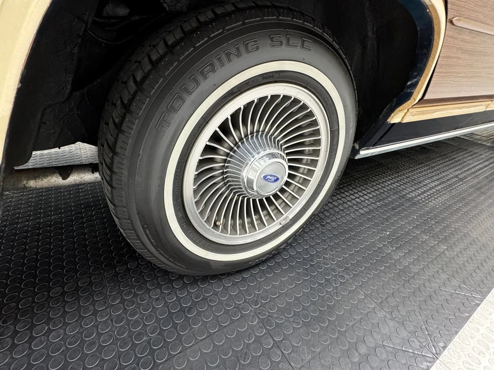 1990 Ford Country Squire - Image 22 of 31