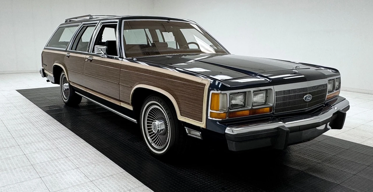 1990 Ford Country Squire - Image 7 of 31